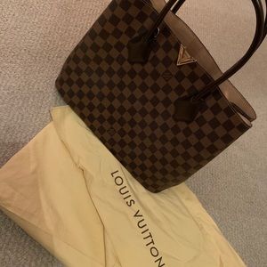 SOLD!!!!! Louis Vuitton Kensington